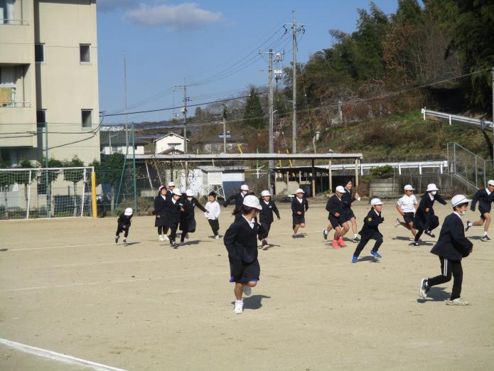 だるまさんが転んだ１